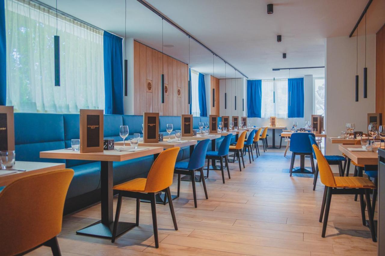 Schlosshof Charme Resort - Hotel & Camping 라나 외부 사진