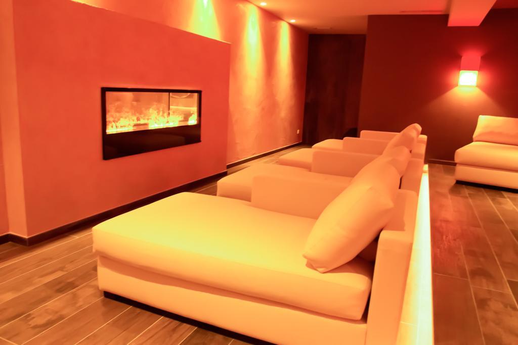 Schlosshof Charme Resort - Hotel & Camping 라나 외부 사진