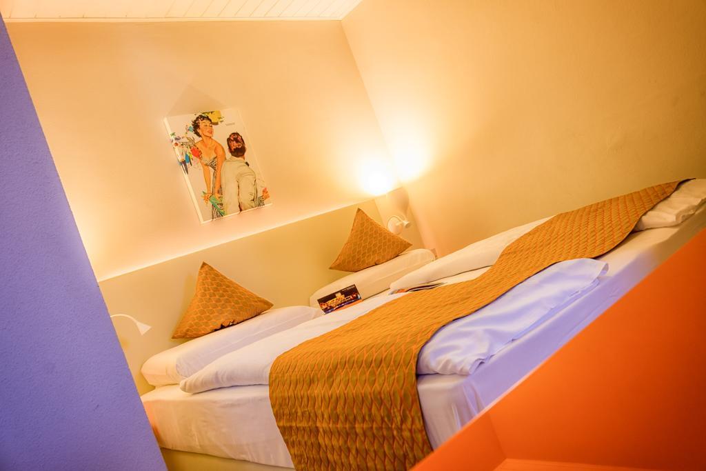 Schlosshof Charme Resort - Hotel & Camping 라나 외부 사진