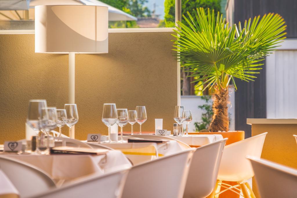 Schlosshof Charme Resort - Hotel & Camping 라나 외부 사진