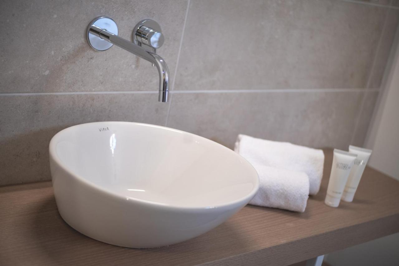 Schlosshof Charme Resort - Hotel & Camping 라나 외부 사진